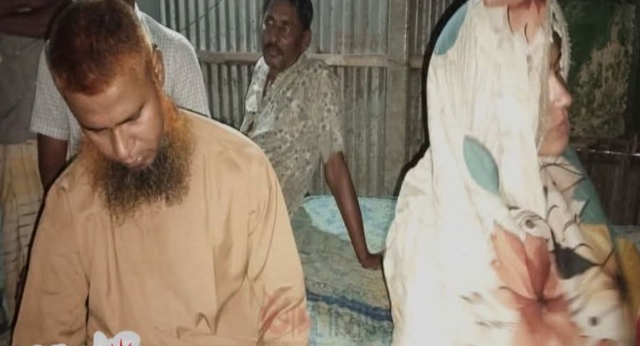 রায়গঞ্জে ‘আপত্তিকর অবস্থায়’ মসজিদের ইমাম আটক,নারীর বিয়ের দাবি।